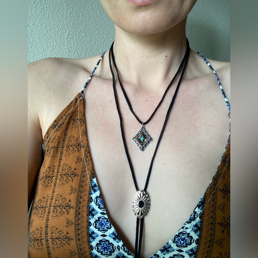 Boho Double-Layer Turquoise & Bronze Toned Pendant Lariat Necklace - Picture 6 of 9